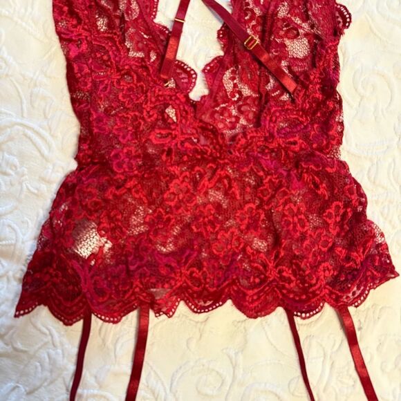Romantic Red Lace Bra Set - Picture 9 of 13